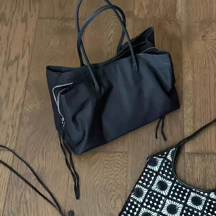 Sac fourre-tout noir uni pour femmes