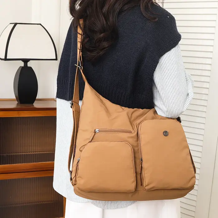 Sac à dos en nylon simple et urbain pour femme