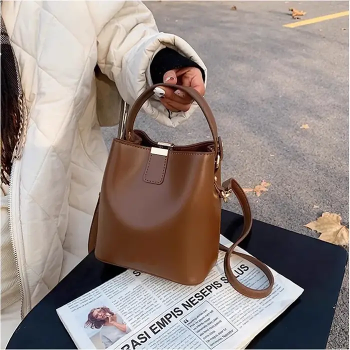 Sac à main pour femme, le sac bandoulière décontracté haut de gamme marron polyvalent et tendance de cette année est un