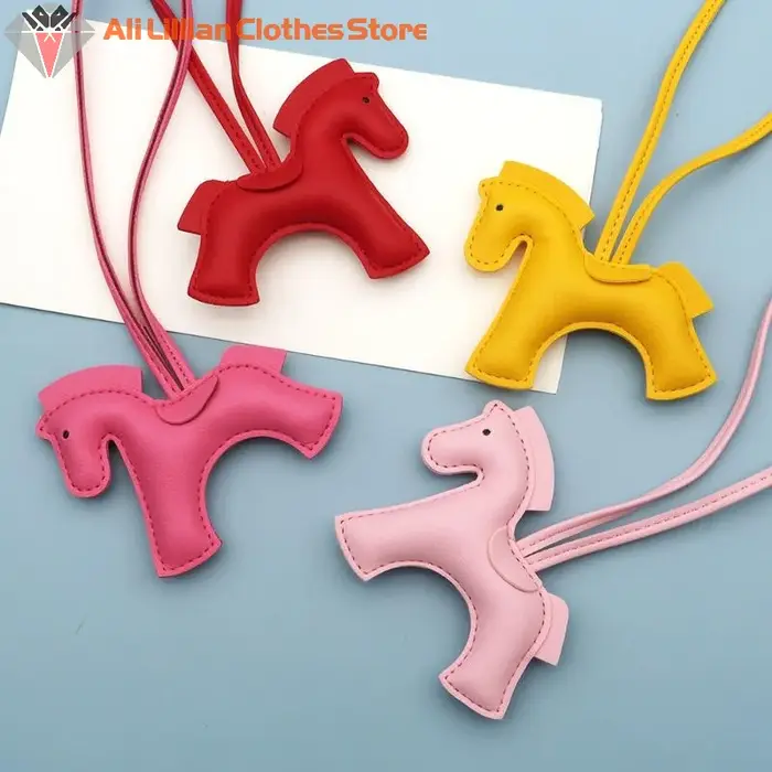 Mini pendentif poney en cuir PU pour femmes