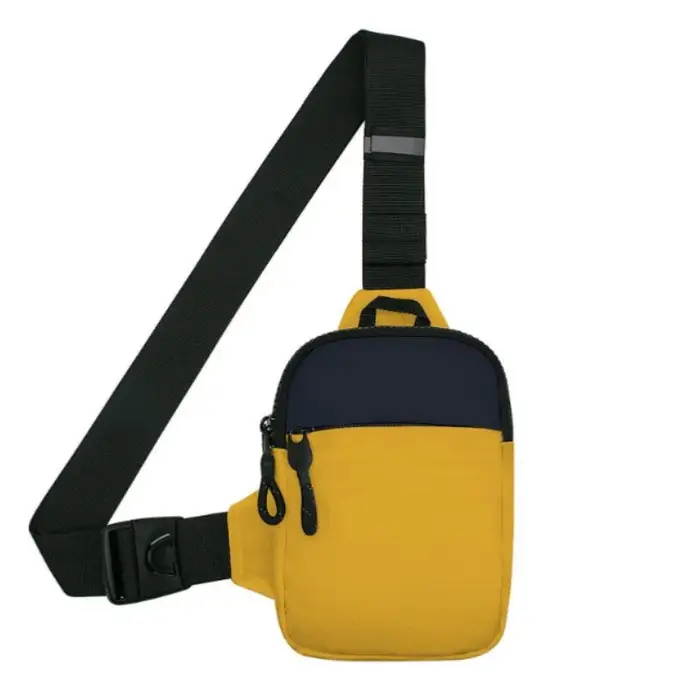 Un mini sac à bandoulière élégant pour hommes