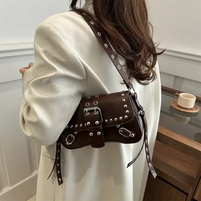 Sac à bandoulière bordeaux tendance pour femmes, nouveaux sacs à aisselles en PU brillant de haute q