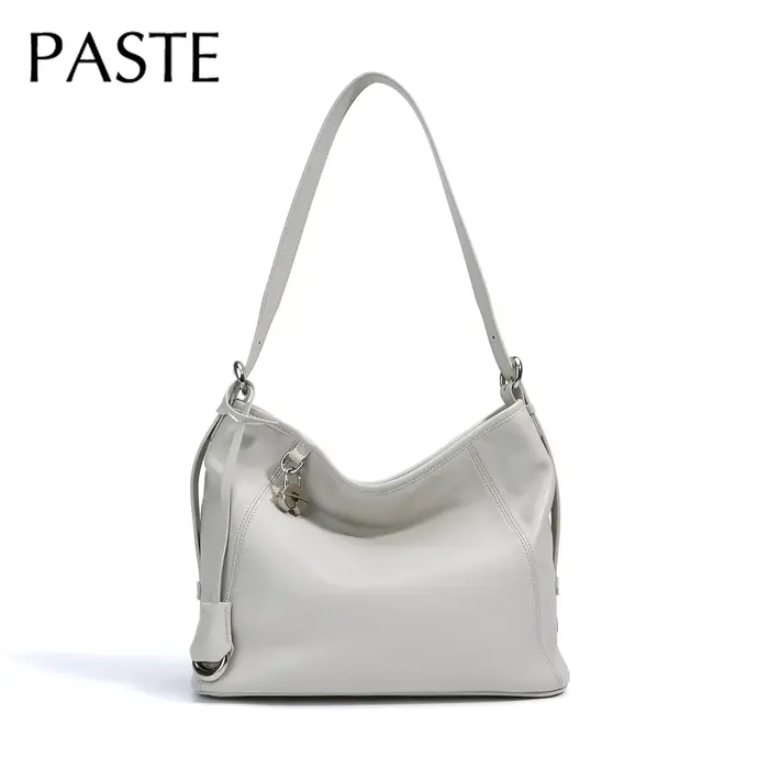 Sac à main en cuir de vache brillant pour femmes