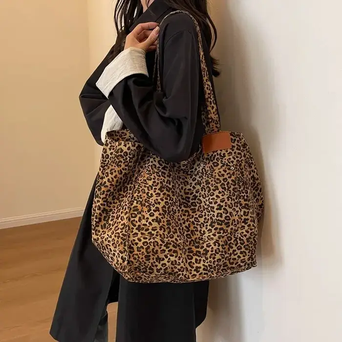 Sac fourre-tout à motif léopard