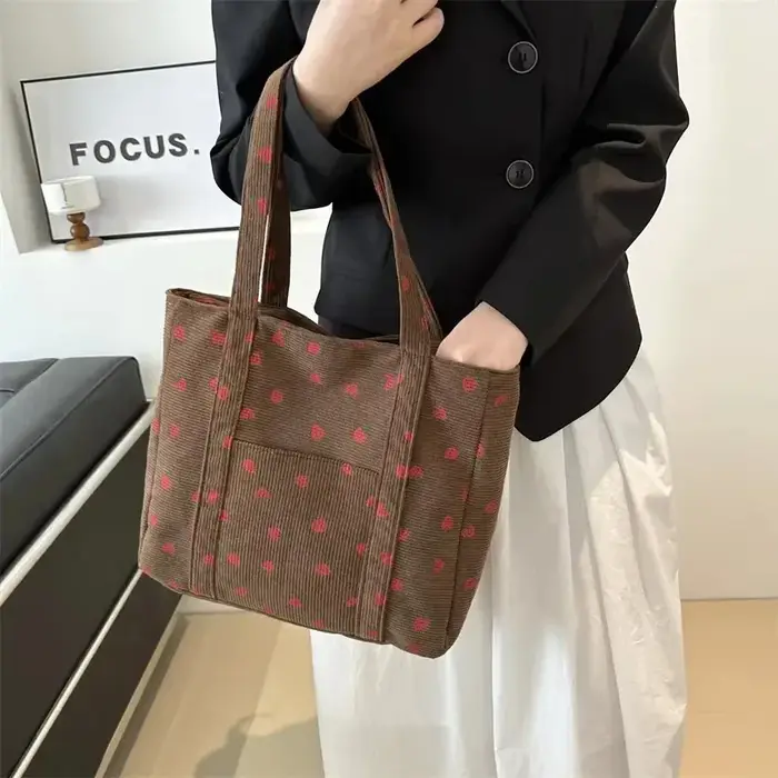Sac à main en velours côtelé imprimé fraise
