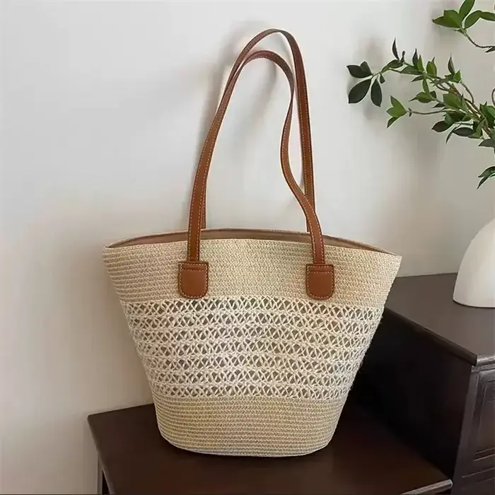 Ensemble sac et chapeau tressés en paille grande capacité pour les voyages en plein air