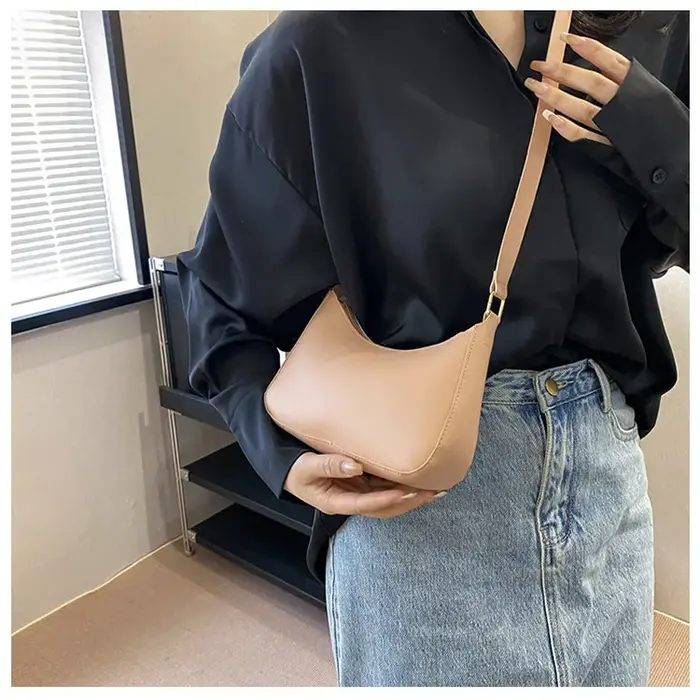 Sac à main de couleur unie à la mode et tendance