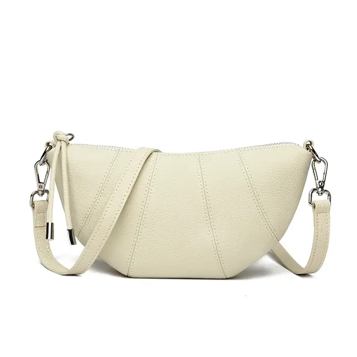 Sac beige en forme de croissant ‌ Sac bandoulière minimaliste en cuir véritable pour femme
