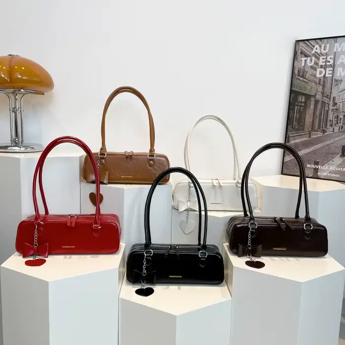 Sacs à bandoulière rectangulaires en PU brillant pour femmes
