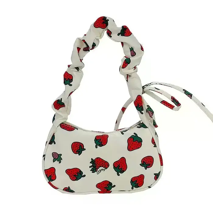 Sac à bandoulière froncé à imprimé fraises mignon avec fermeture éclair