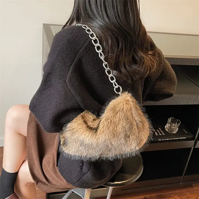 Mode chaîne sac à bandoulière femmes 2025 hiver en peluche sac à main tendance aisselles Shopper sac