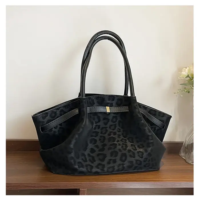 2025 Sac fourre-tout en daim imprimé léopard pour femmes avec poche intérieure Sac sous les bras Sac