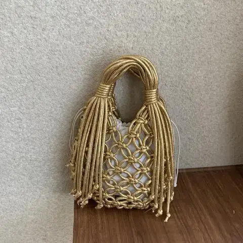 Nouveauté été : Sacs à bandoulière en macramé tressé à la main avec perles en bois et pompon, sacs e