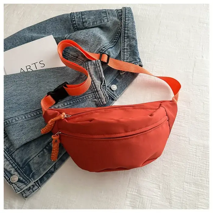 Sac de poitrine demi-lune pour femme