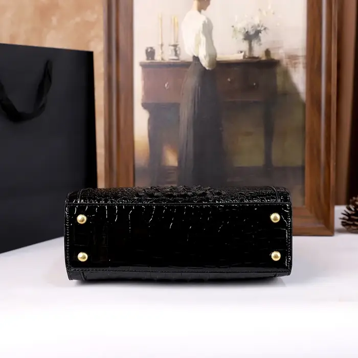 2025 Nouveau sac pour maman d'âge moyen à motif crocodile, sac à main à poignée articulée en bambou