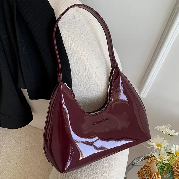 Sac fourre-tout en cuir verni pour femme