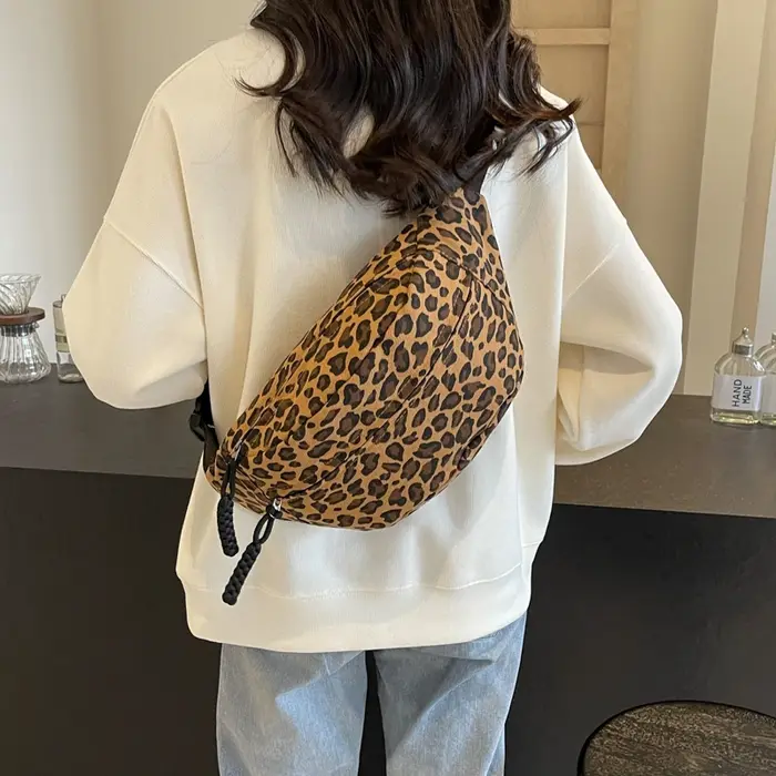 Sac de taille imprimé léopard de styliste