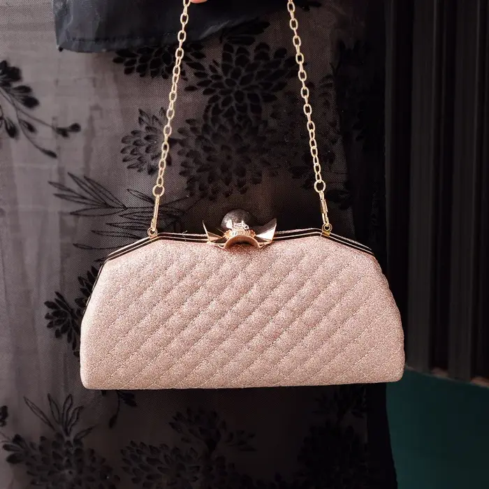 Pochette rose de luxe à motif losanges