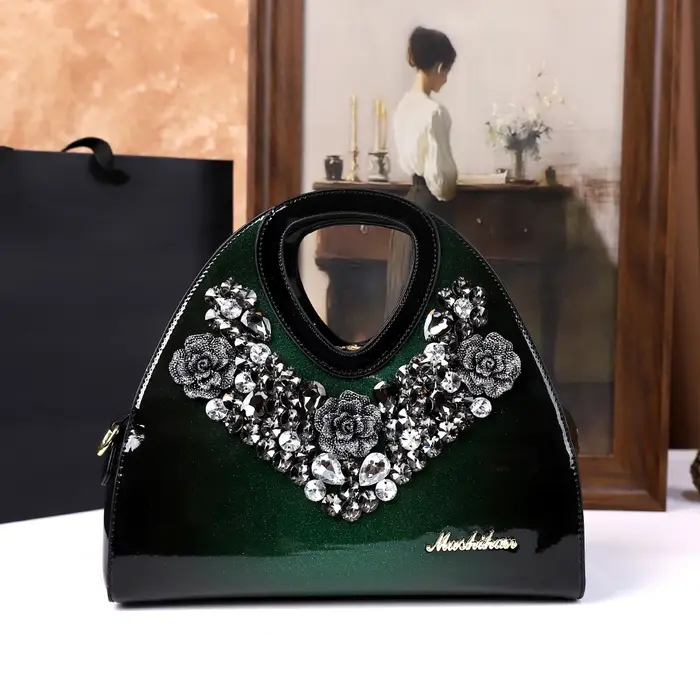 Sac à main à boulettes incrusté de diamants à la mode