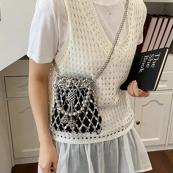Sac seau perlé argenté scintillant pour femme