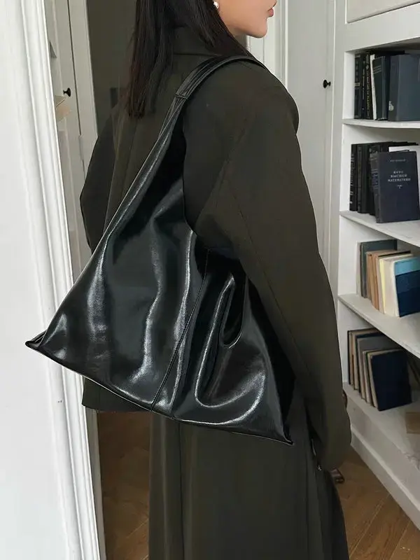 Nouveau Style européen et américain grand fourre-tout décontracté couleur argent brillant cireux cuir de vache femmes aisselle sac à bandoulière sac à main de loisirs