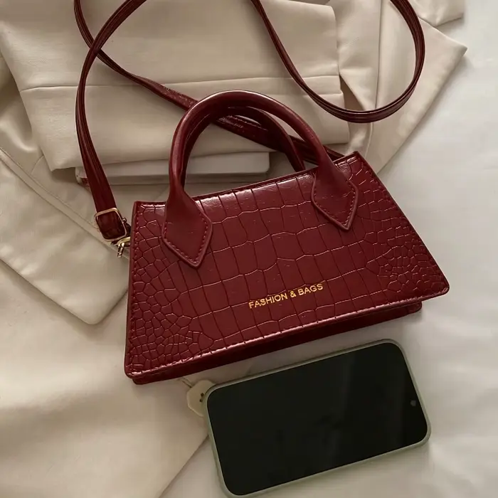 Petit sac élégant rouge bordeaux