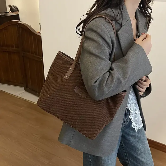 Nouveau Sac Fourre-tout 2026 Grande Capacité Tendance Décontractée Sac à Bandoulière Simple S'accorde à Tout Sac