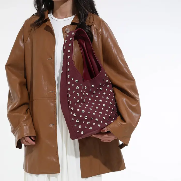 Sac hobo élégant à clous