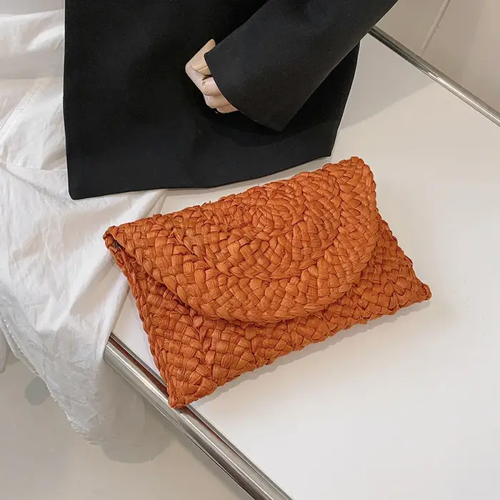 Femmes mode rabat enveloppe sacs été sac de plage portefeuille fait à la main paille tricoté sac