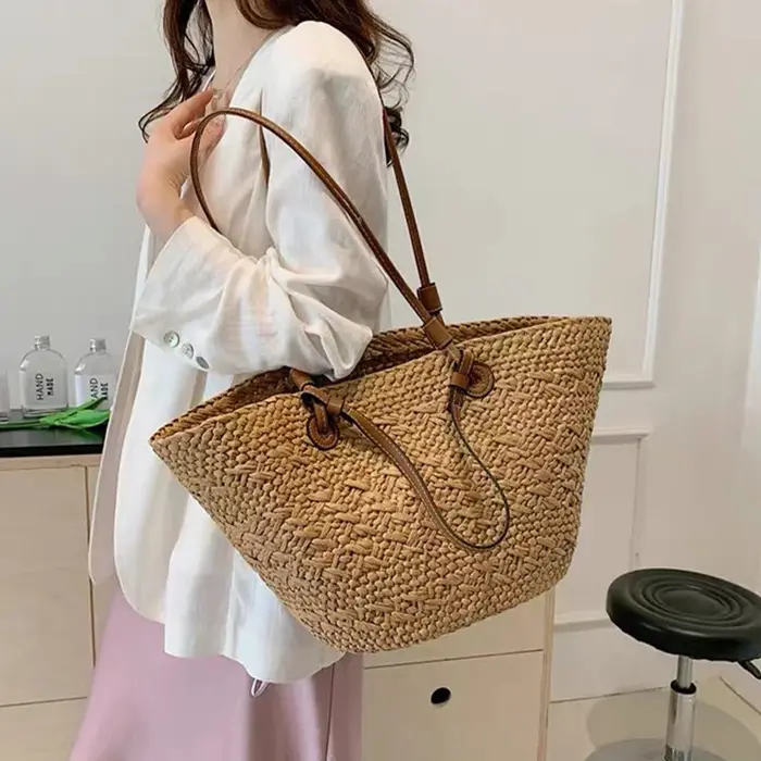 Sac fourre-tout en paille fait à la main