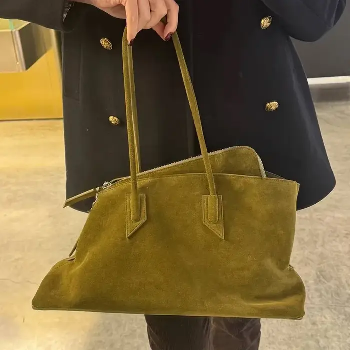 2025 Nouveau Dans Mode Commuting Underarm épaule Livraison rapide Irrégulière Faux Daim Givré Sac Fo
