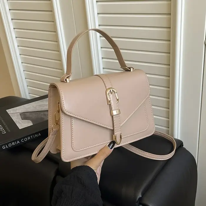 Sacs à main beiges tendance pour femmes, sac à bandoulière minimaliste avec boucle, sac élégant pour