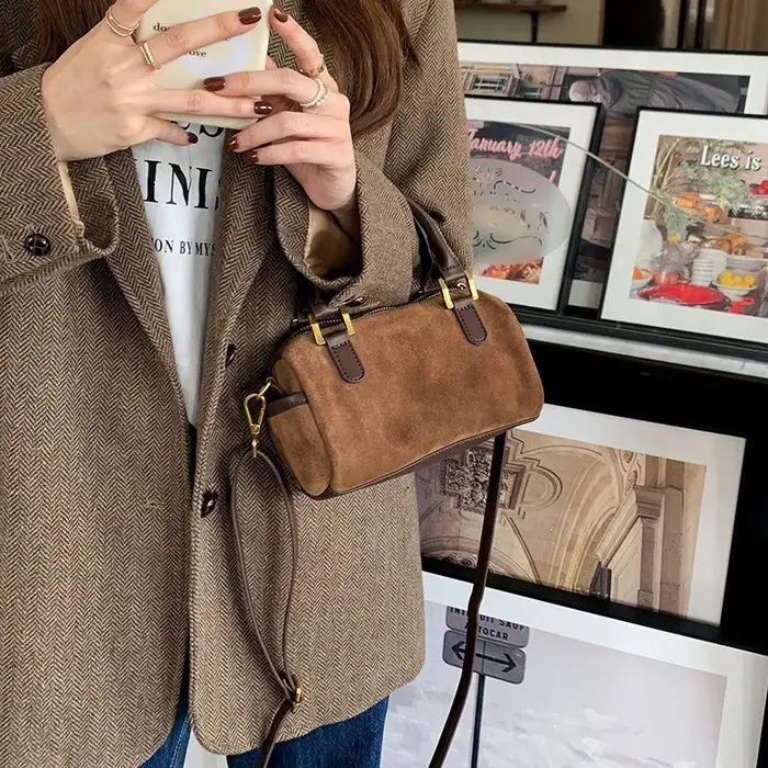 Nouveau Sac à Bandoulière Rétro en Velours pour Femme 2026