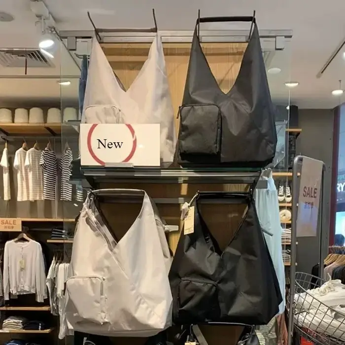 Sac à main en toile noire et beige