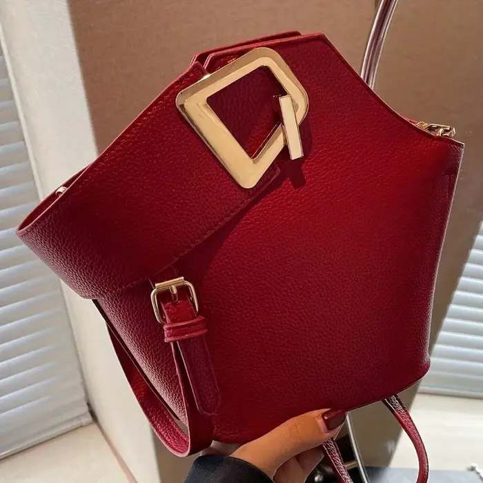 Sac seau élégant blanc texturé avec accents marron