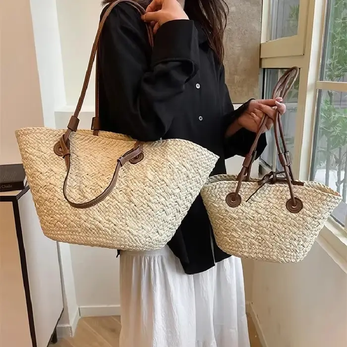 Sac fourre-tout en paille fait à la main