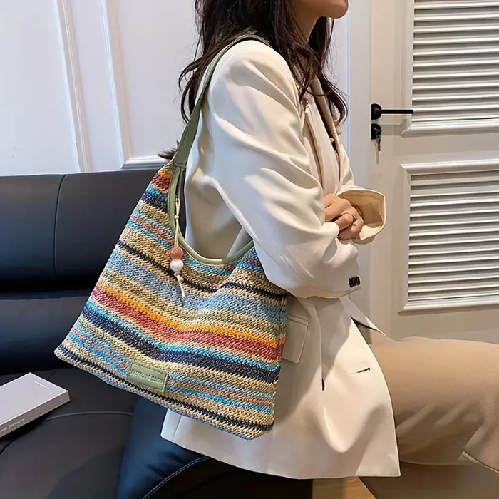 Sac à main bohème multicolore à rayures avec décoration en pompon