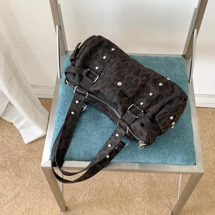 Sac à main vintage léopard à rivets