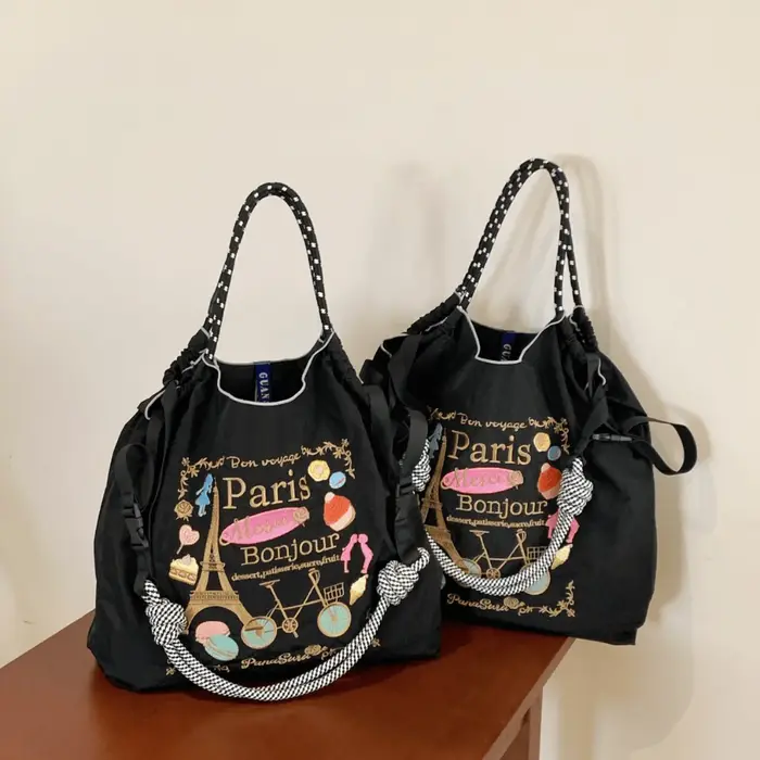 Nouveau sac à bandoulière pour femme avec motif brodé Paris