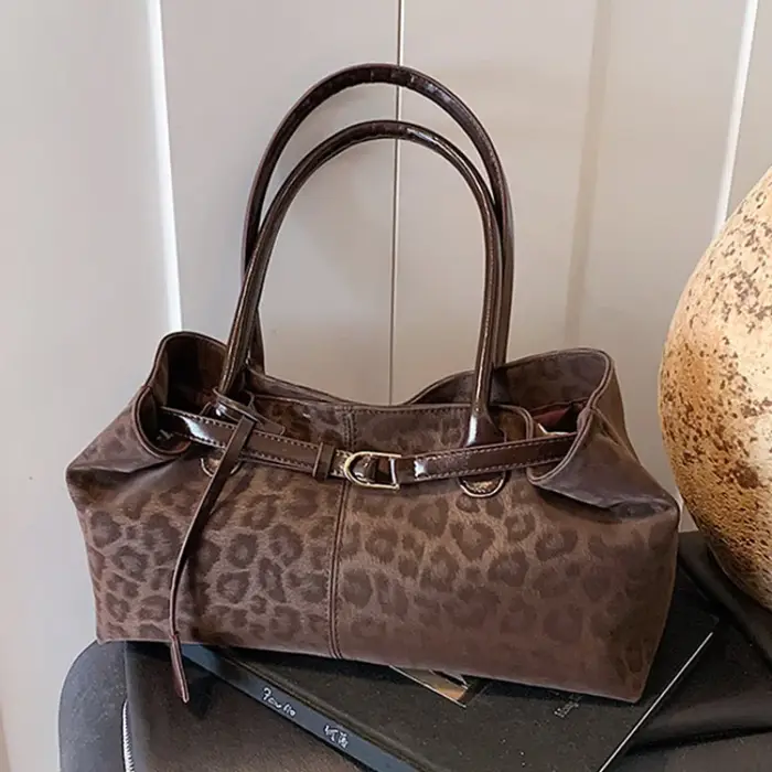 Sac fourre-tout vintage imprimé léopard avec bandoulière rose contrastante