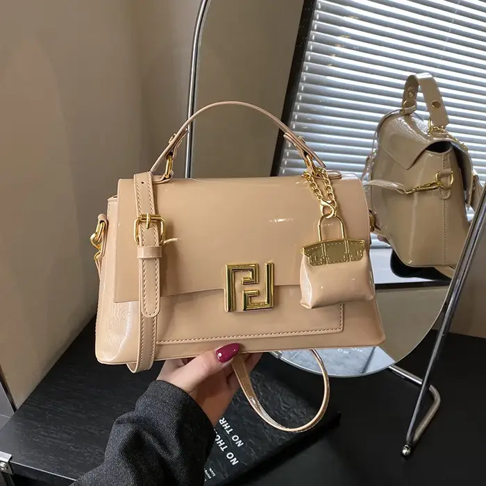 Sac à main pour femme à boucle de fermeture élégante