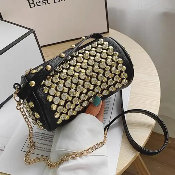 Sac à main cylindrique léger de luxe et de mode avec rivets en métal cloutés en diamant