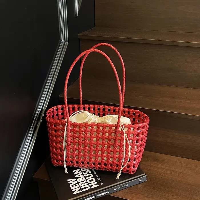 Sac Panier Bohème Coloré en PVC Tressé Grande Capacité 2-en-1 Sac à Main et Sac à Bandoulière pour Vacances et Trajets Quotidiens – 5 Couleurs au Choix