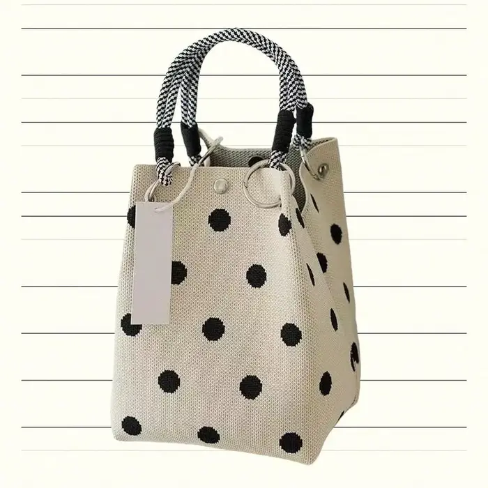 Sac tricoté en trois dimensions