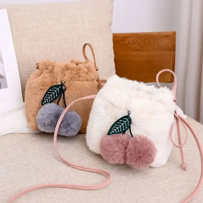 Petits sacs à main et sacs à main en fausse fourrure pour femmes