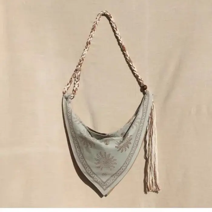 Sac à bandoulière triangulaire bohème tendance en lin imprimé, sac à main rétro avec détail pompon, sac messager ethnique pour l'été