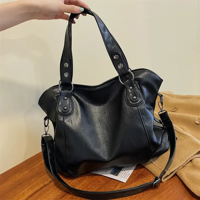 Grands sacs à bandoulière noirs pour femmes