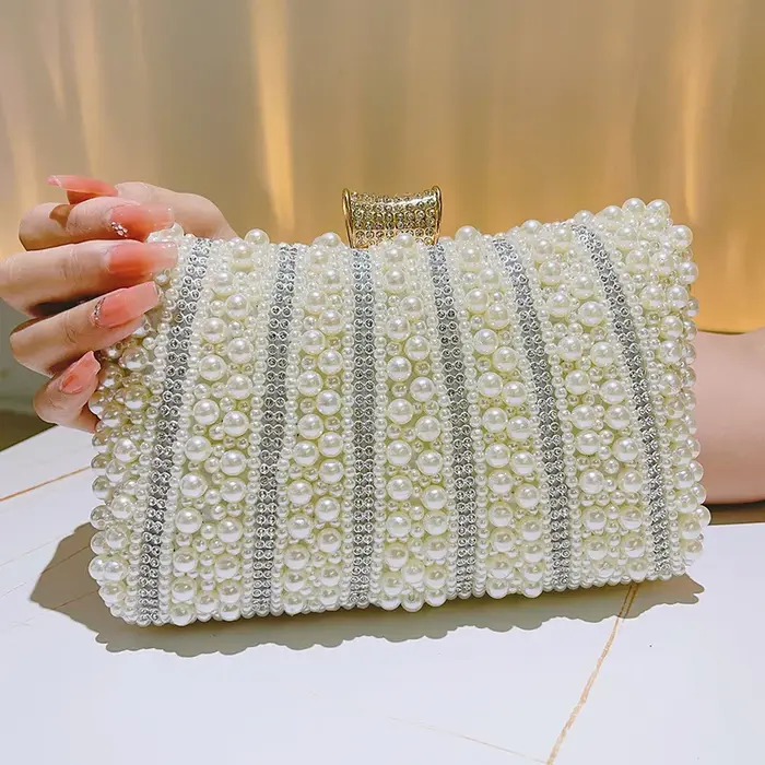 Pochette en perles pour femme
