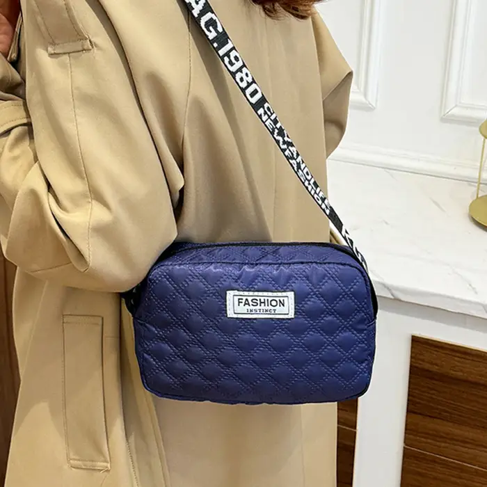Sac à bandoulière matelassé et résistant à l'usure