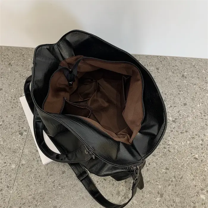 Grands sacs à bandoulière noirs pour femmes